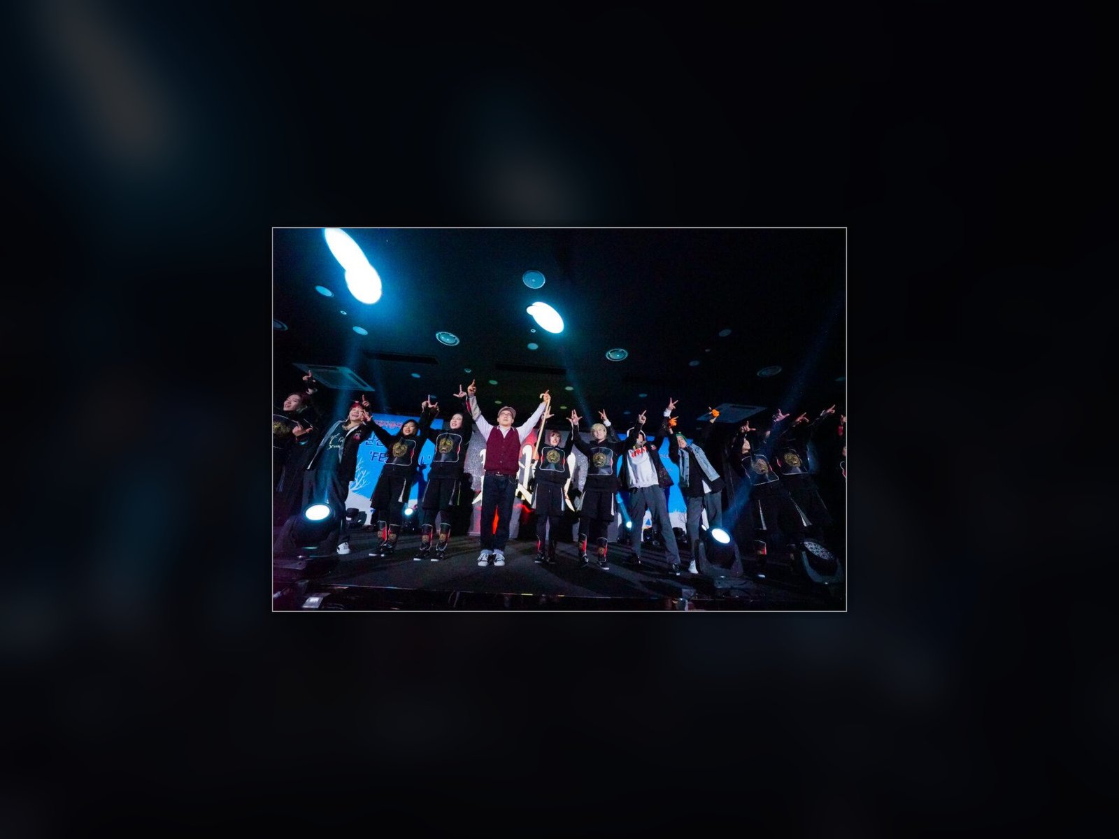 Honor Breakerz live stage under lights