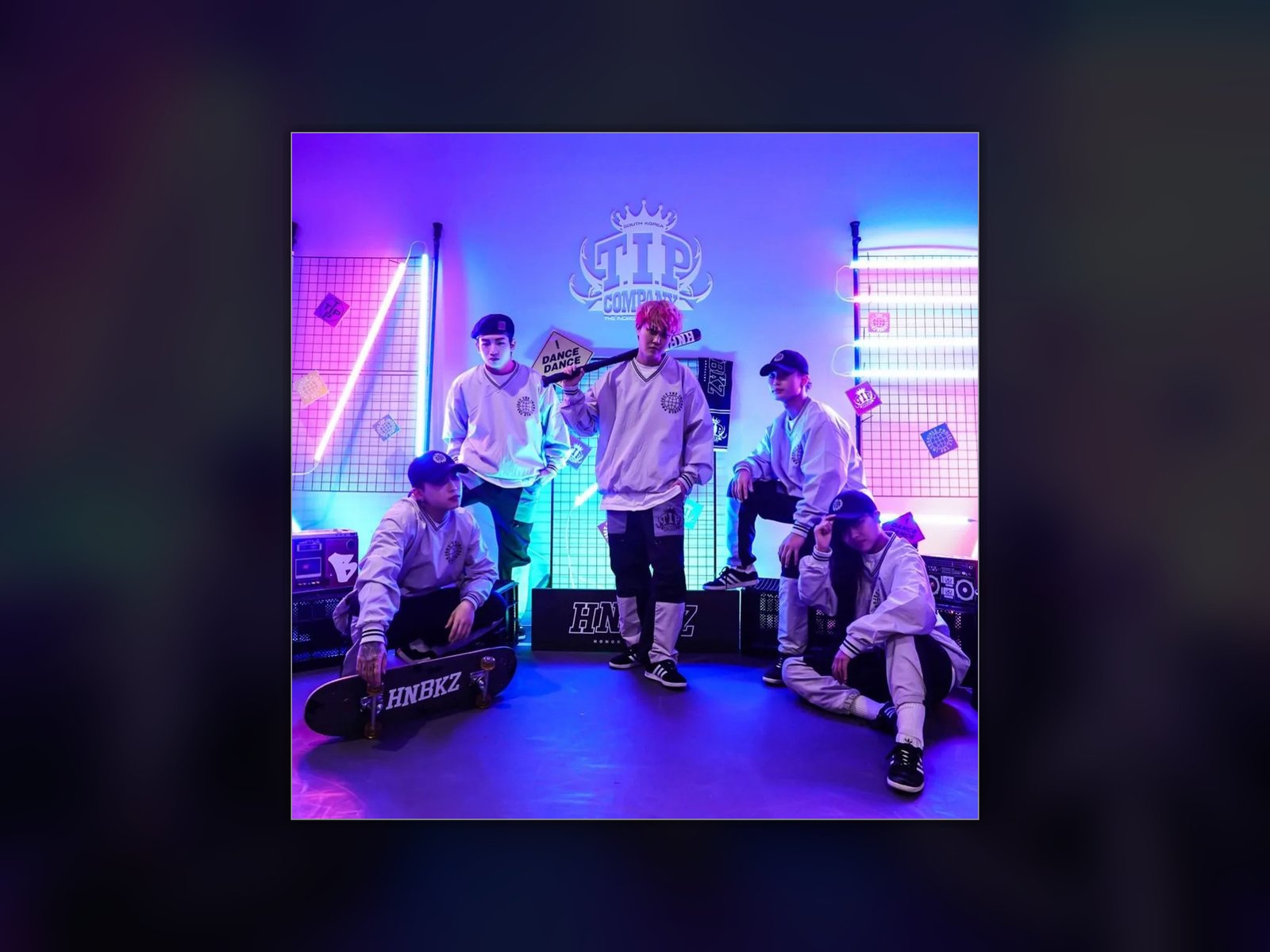 Honor Breakerz neon studio
